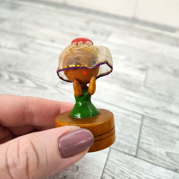 Vtg Veiled Lady Pencil Sharpener Green Dress Decor Decorative Wood Figurine 60s - Picture 10 of 10